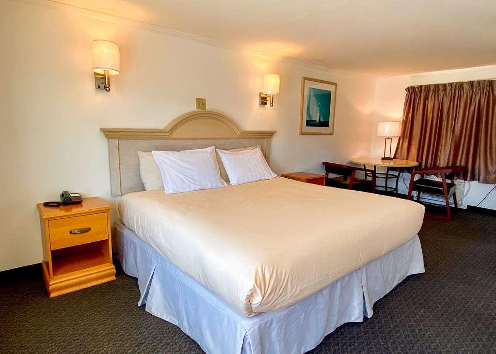 Americas Best Value Inn Hyannis Хаянис Стая снимка