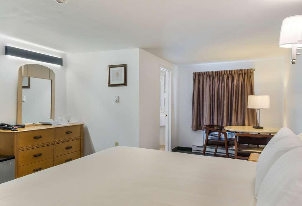 Americas Best Value Inn Hyannis Хаянис Стая снимка