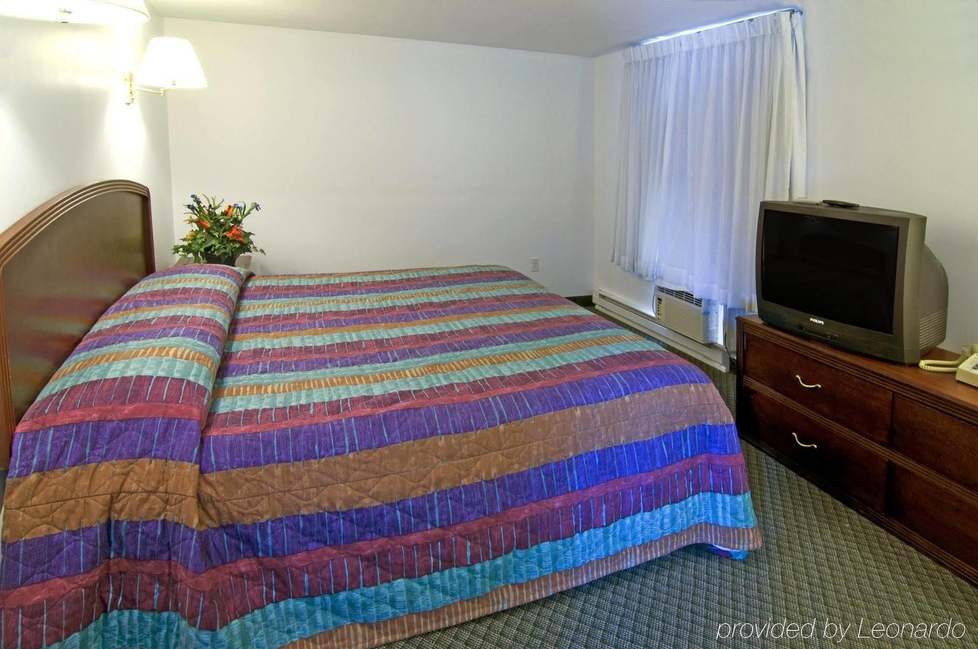 Americas Best Value Inn Hyannis Хаянис Стая снимка